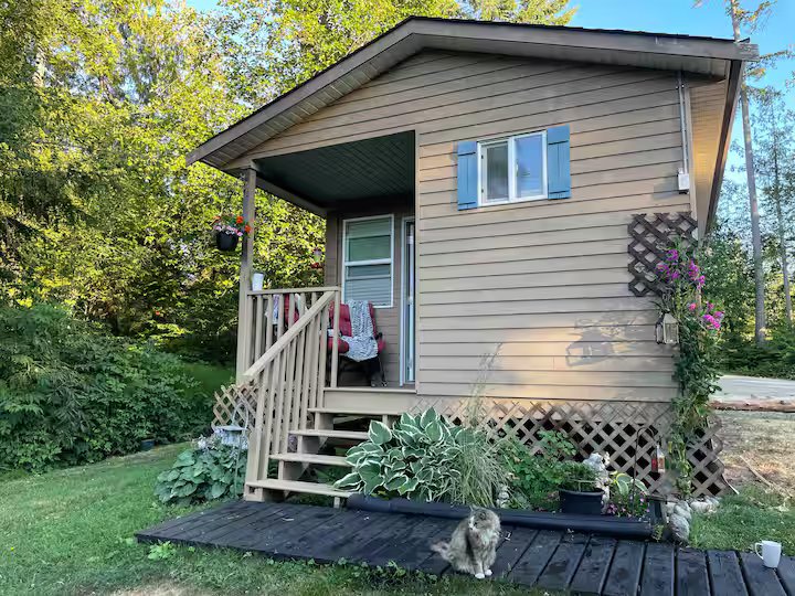 Emmy Cottage interior and amenities