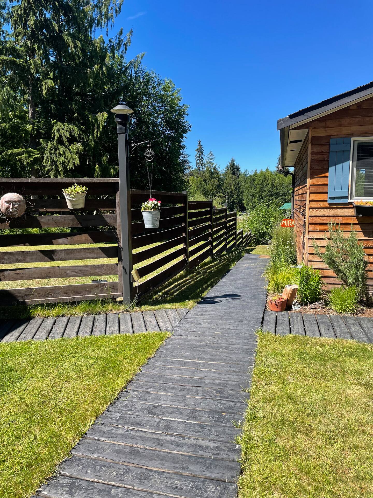Mira Cottage interior and amenities